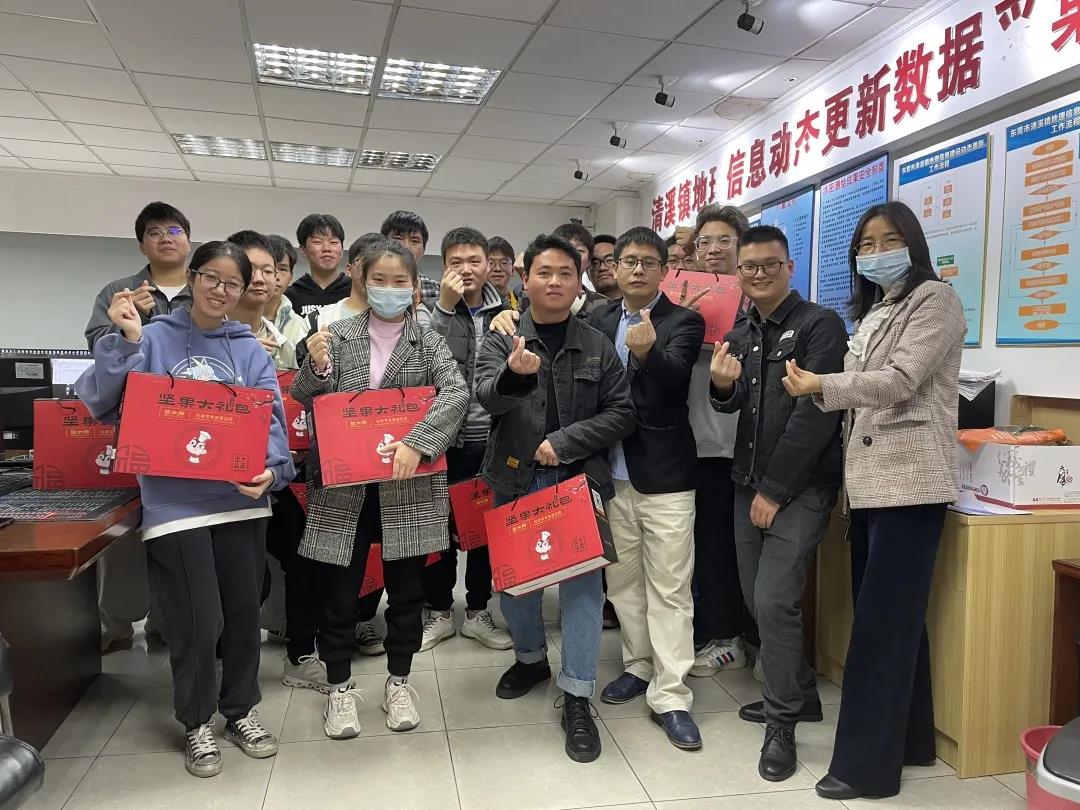 走访慰问，，年货上门，，尊龙Z6官方网站集团多项行动确保项目部员工“就地”过好年！！