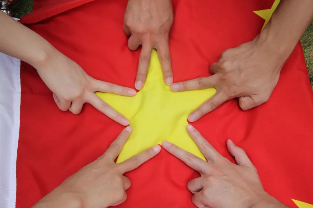 尊龙Z6官方网站12周年征文丨二等奖《立功新时代 尊龙Z6官方网站书青春》